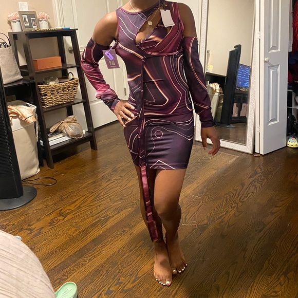 BBX FITTED DRESS - Picture 2 of 3